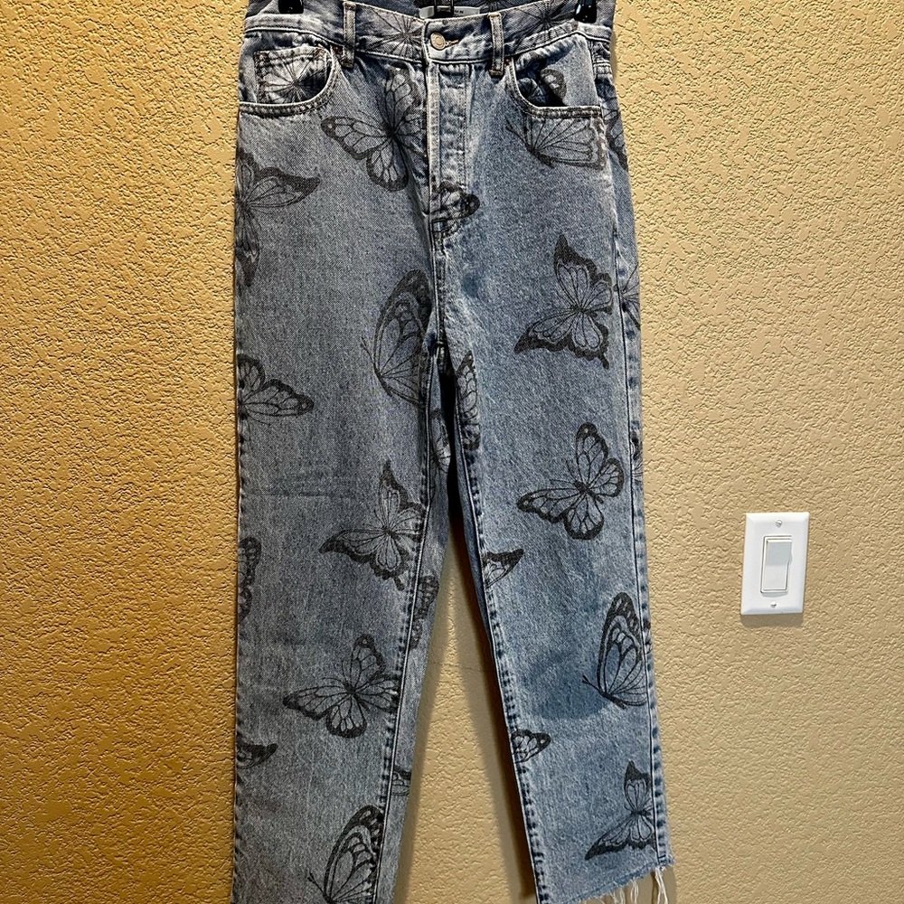 Butterfly Print Blue Jeans - Picture 5 of 6